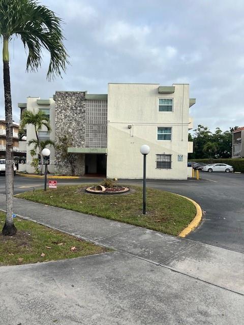 Building Photo - 633 S Royal Poinciana Blvd