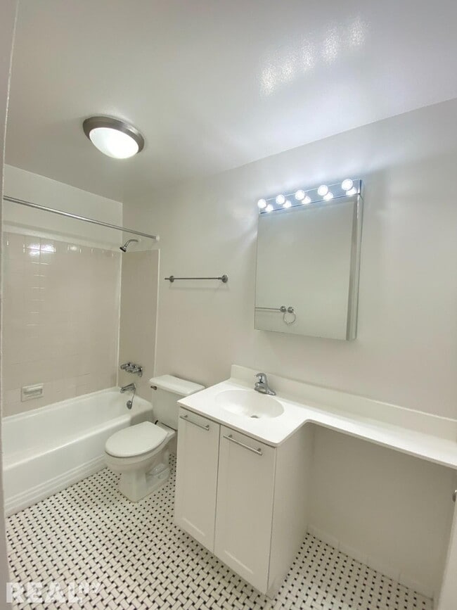 Foto del edificio - 236 E 36th St