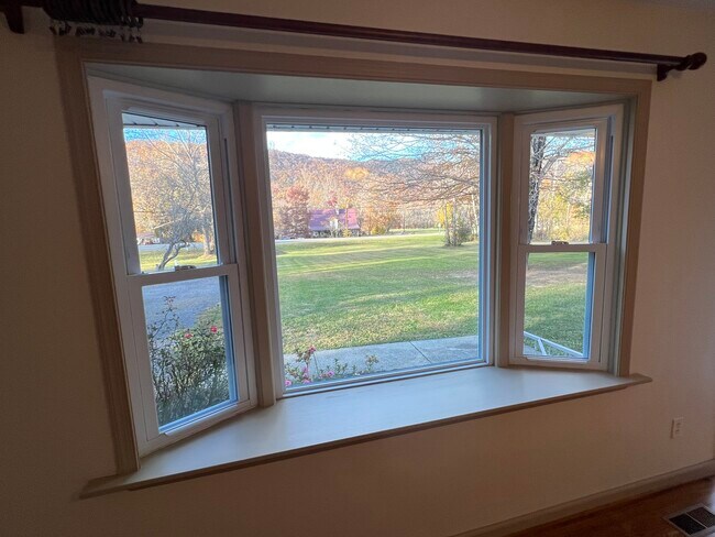 Foto del edificio - 4020 Bradshaw Rd