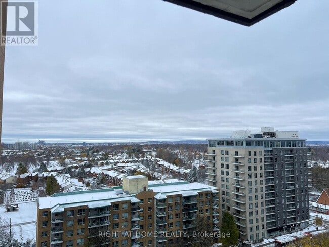 Building Photo - 505 St. Laurent Blvd