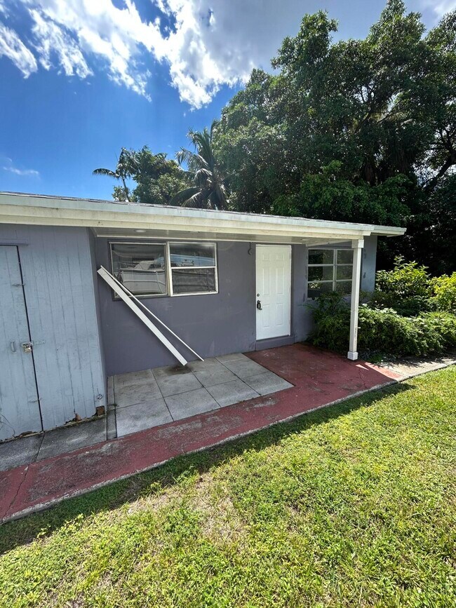 Foto del edificio - 2835 SW 18th Terrace