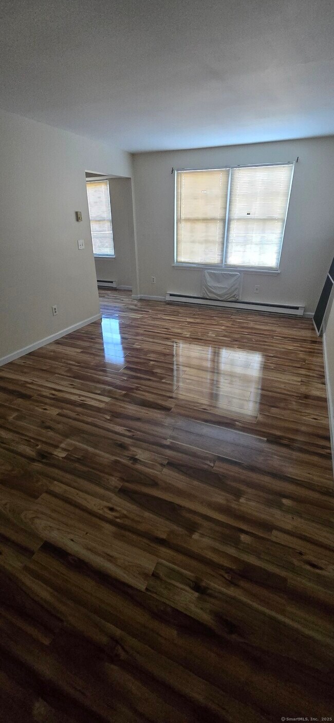 Foto del edificio - 1744 Thomaston Ave