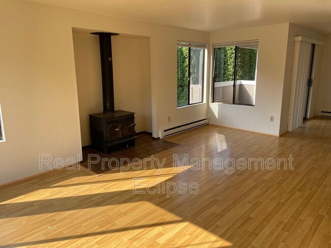 Building Photo - 17319 Stone Ct N