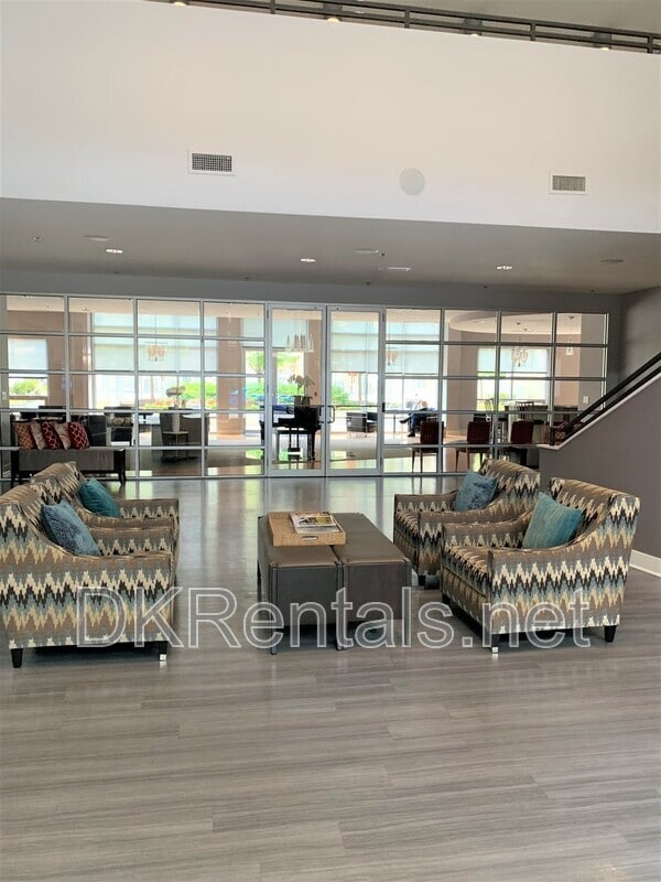 Building Photo - 711 Cosmopolitan Dr NE