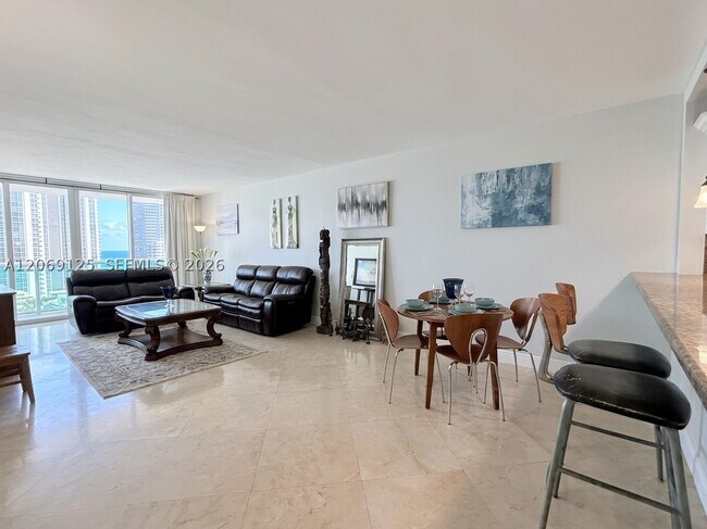 Foto del edificio - 19370 Collins Ave