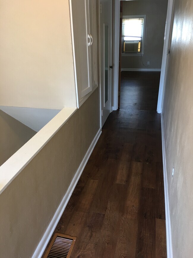 Pasillo de la planta superior - 4223 Cleveland Ave