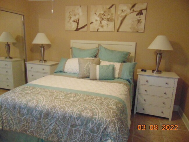 Building Photo - 1bed/1.5 Bath Beachfront Condo