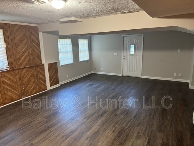 Building Photo - 4515 Doral Dr SW