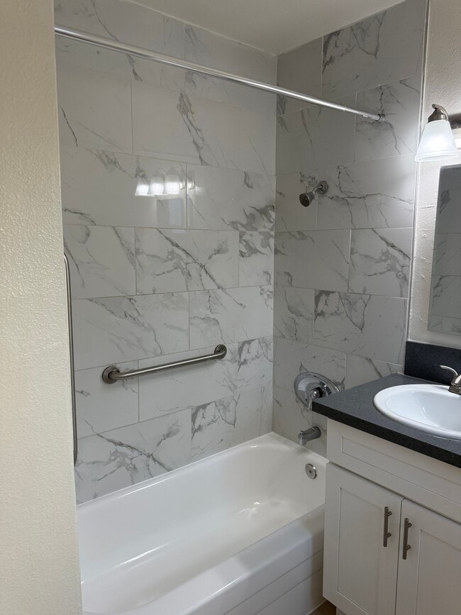 Building Photo - Palm Court Apartments