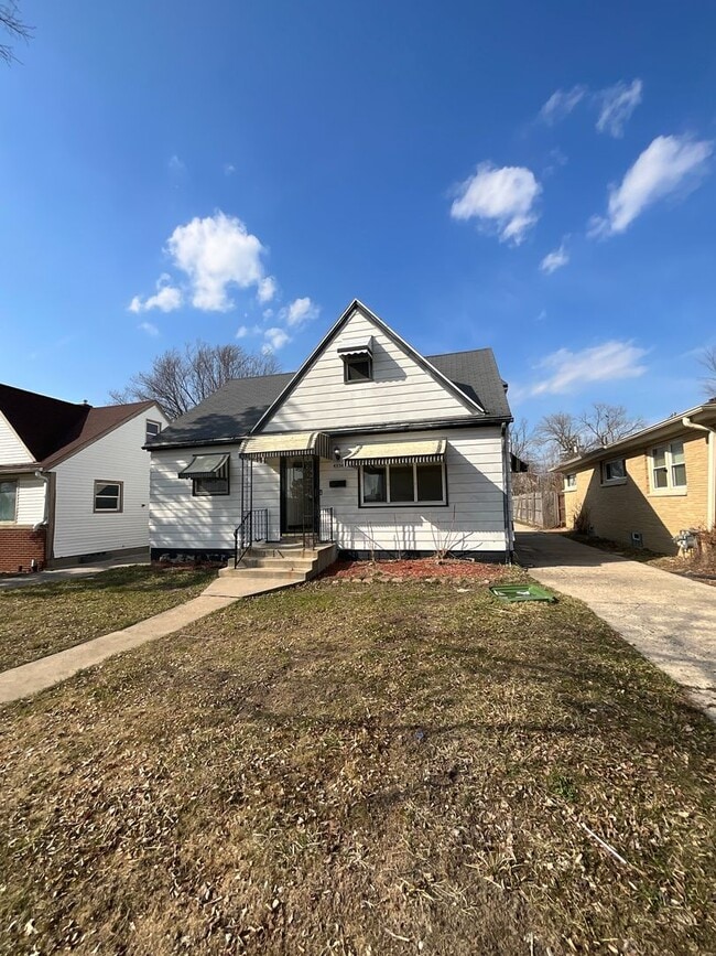 Building Photo - 4334 W Eggert Pl.