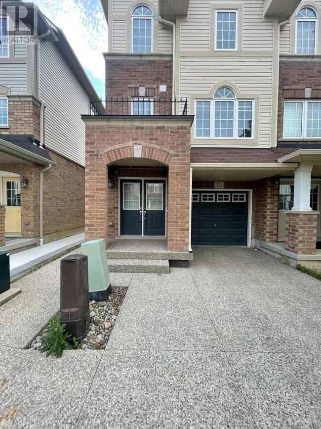 Building Photo - 10 England Ter