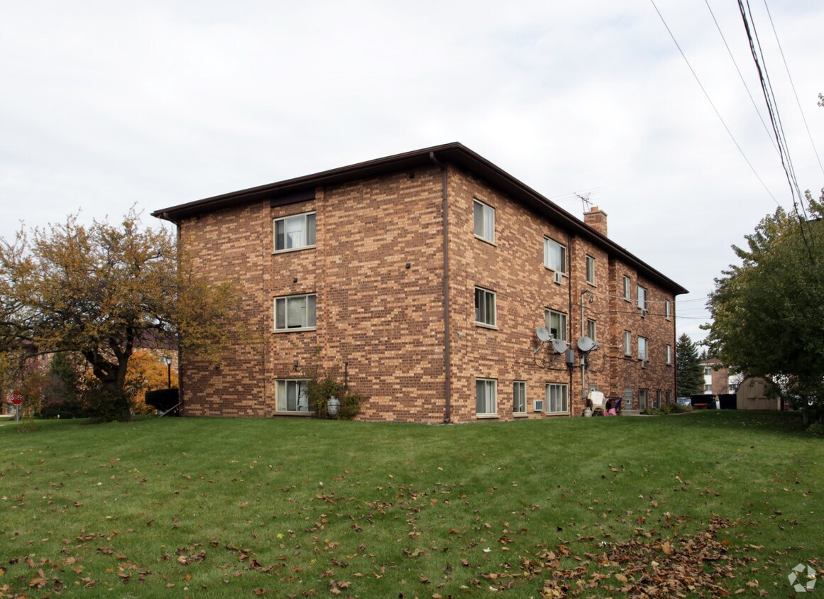 Building Photo - 105 Surrey Dr