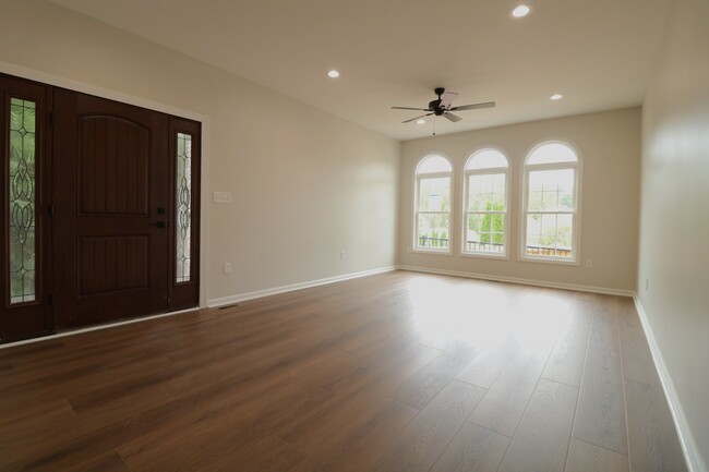 Building Photo - 1080 Governors Ln