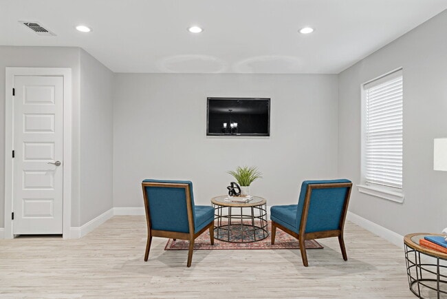 Building Photo - "Charming Denison Duplex with Granite Eleg...