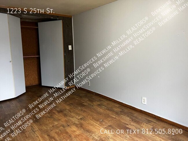 Building Photo - 4 Bedroom on the Southside