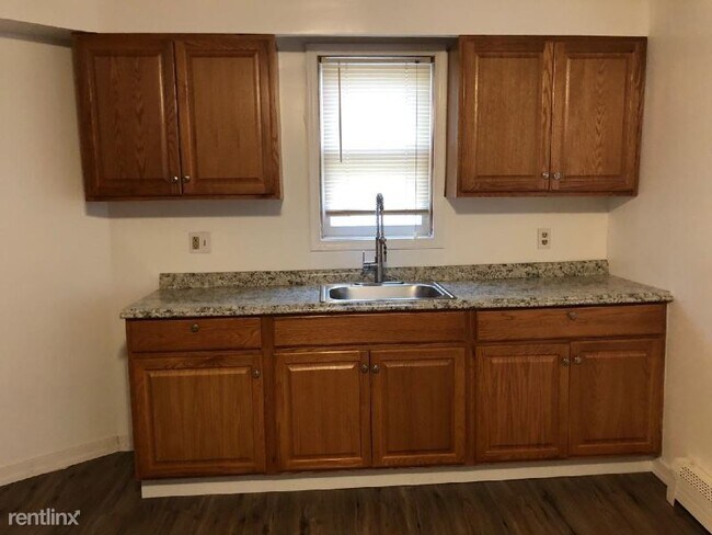 Building Photo - 2 br, 1 bath House - 258 A Sitgreaves St