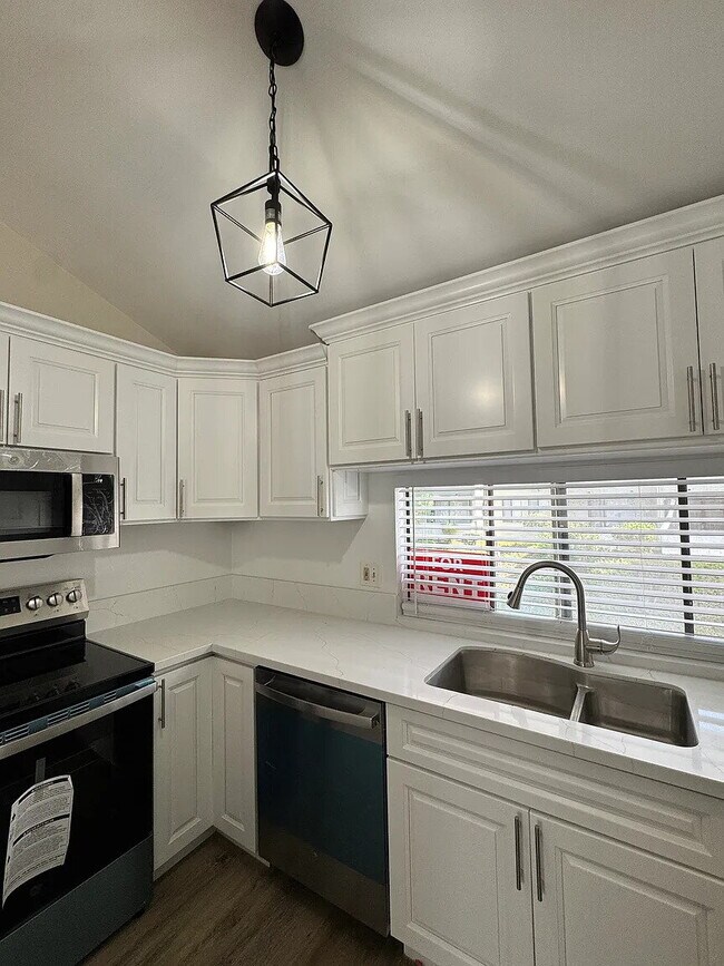 Foto del edificio - "Charming 1-Bedroom Retreat in Naperville - Perfect for Comfortable Living!"