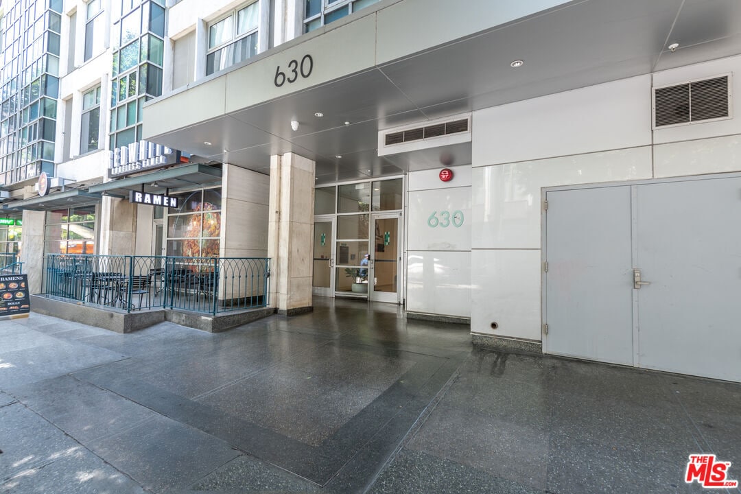 Foto principal - 630W W 6th St