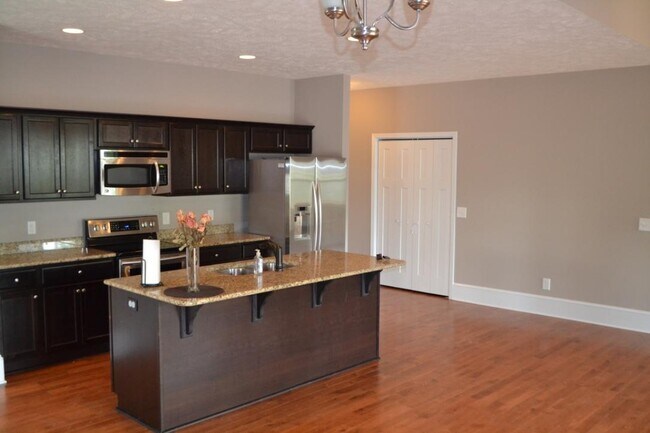Building Photo - 140 Lightwater Dr