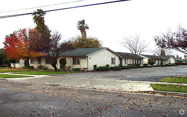 Building Photo - Vintage Court Apartments