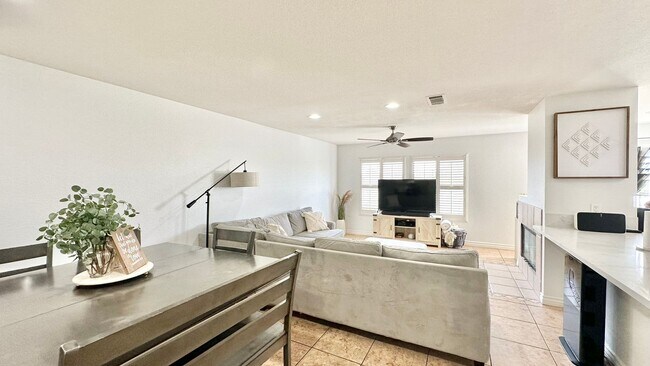 Foto del edificio - Bright & Lovely Two Story Townhome in the VistaMonte at San Luis Rey HOA Community of Oceanside!