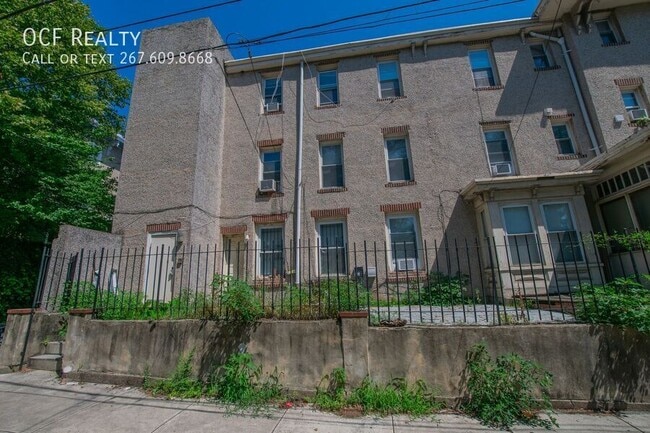 Building Photo - 3201 Baring St