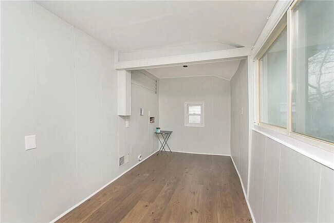 Building Photo - 1209 N Kealing Ave