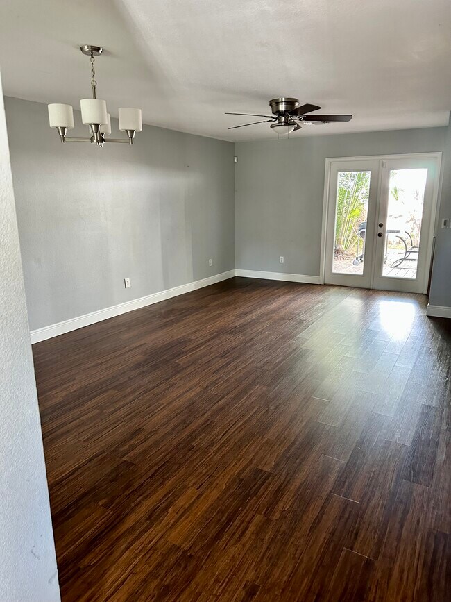 Spacious living and dining room - 2871 S Pines Dr