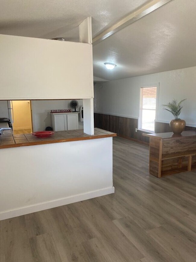 Building Photo - 3724 CR 458