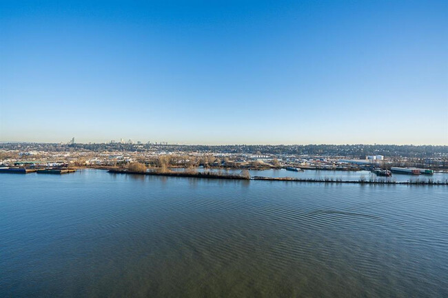 Building Photo - 680 Quayside Dr