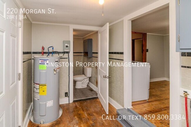 Building Photo - Gorgeous 2 Bedroom 1 Bathroom House Now Av...
