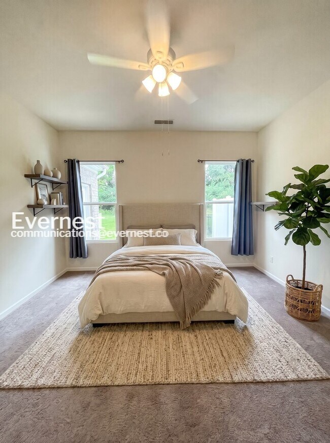 Building Photo - 3 Bed/3 Bath Townhome with Garage / Available Now!