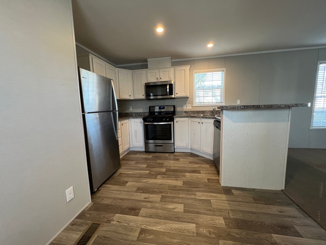 Building Photo - 5161 Chantelle Dr