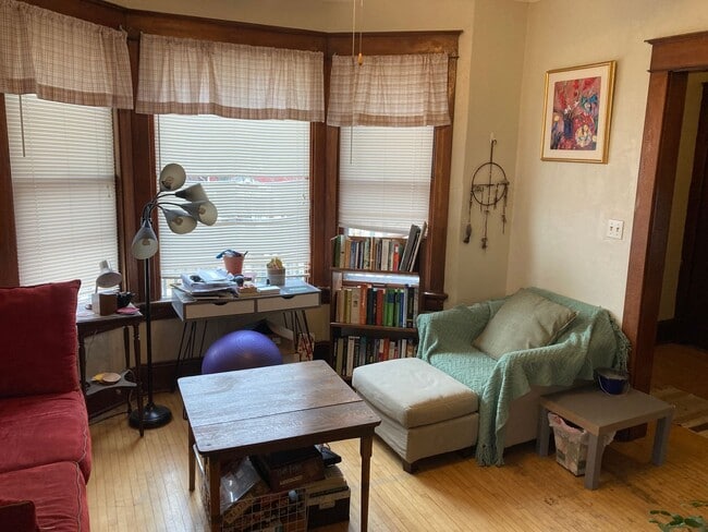 Building Photo - 601-03A E. Burleigh St.