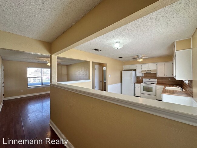 Building Photo - 2 br, 1 bath House - 2101 SPICEWOOD