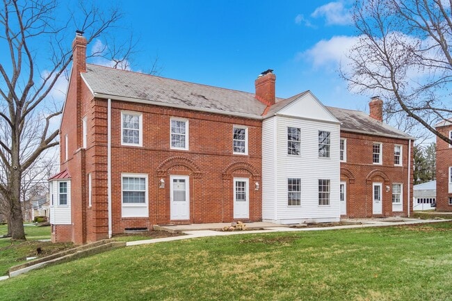 Building Photo - 5839 N. High St