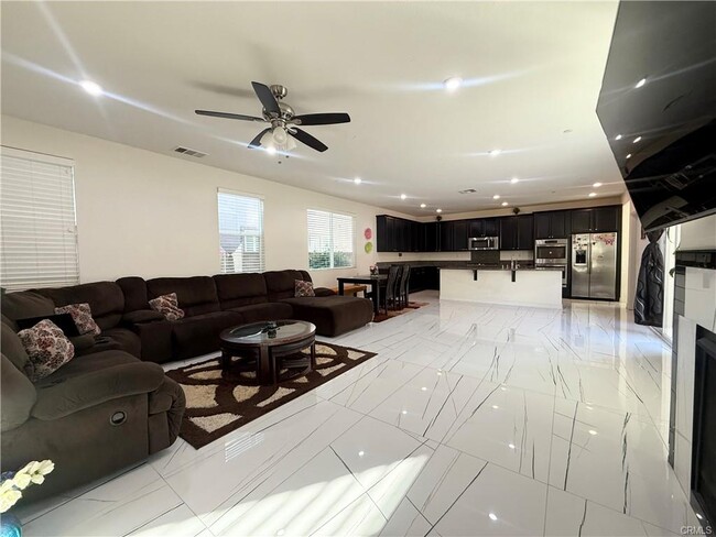 Building Photo - 28635 Parkside Dr