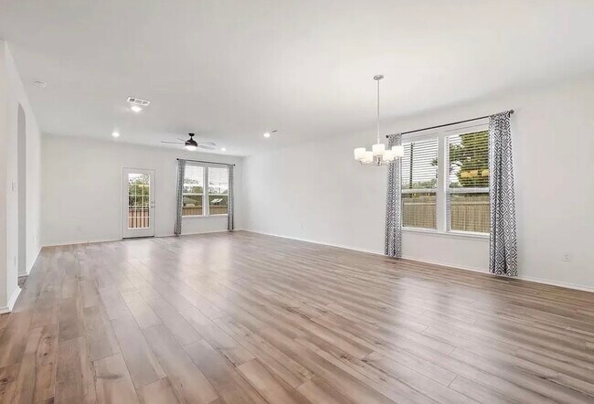 Foto del edificio - 100 Jarbridge Dr