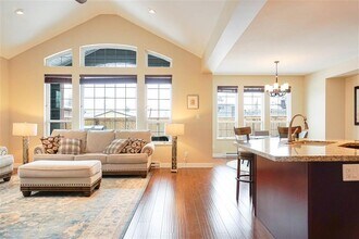 Building Photo - 71 White St