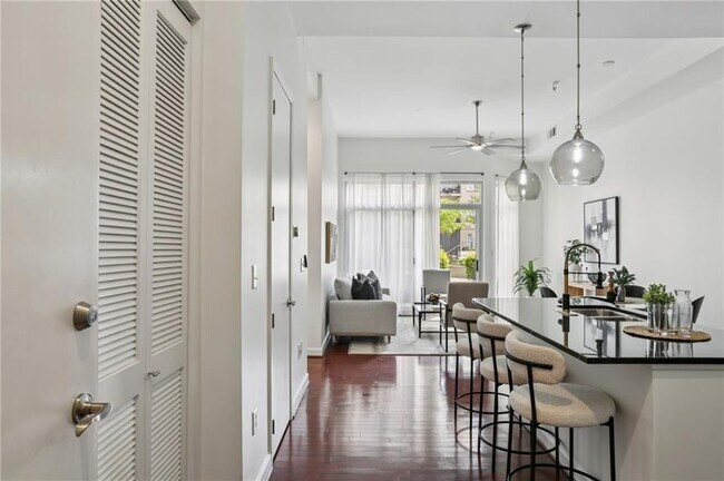 Foto del edificio - 711 Cosmopolitan Dr NE