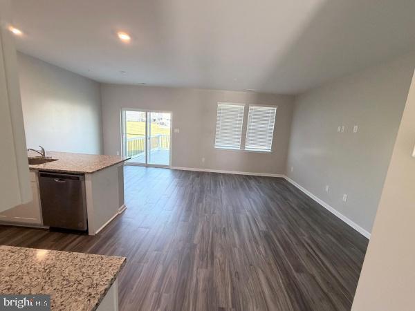 Foto del edificio - 255 Maple Run Dr