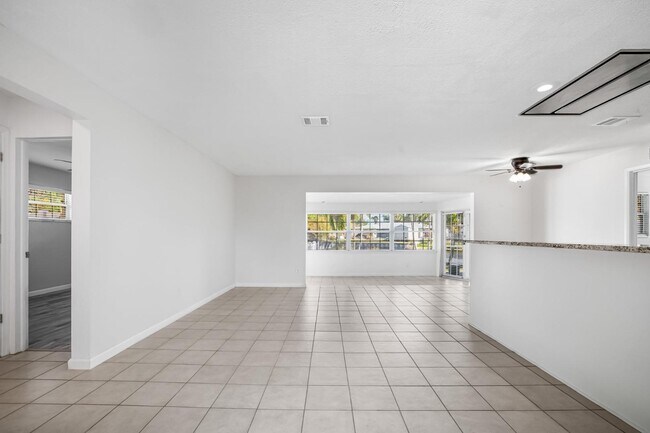 Building Photo - 312 Tallahassee Dr NE