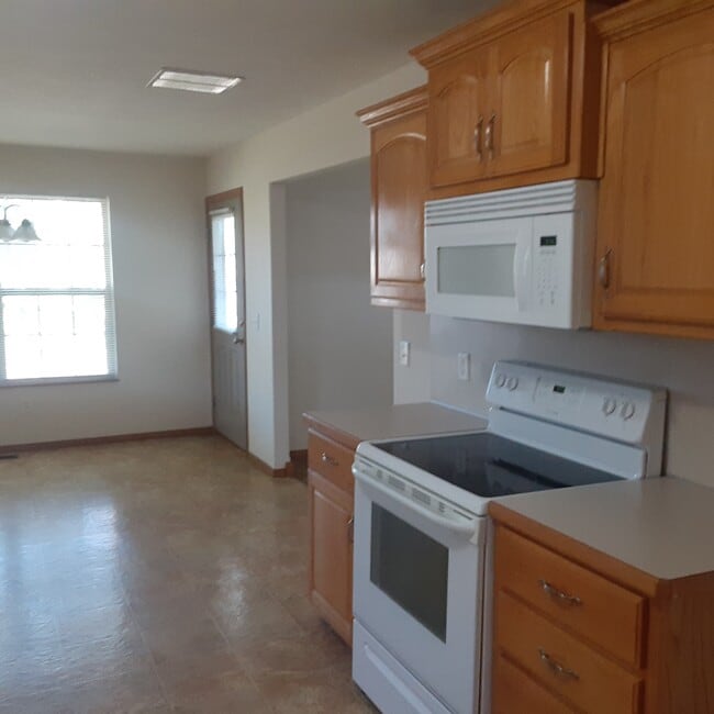 Building Photo - 337 S Casa Grande Ave