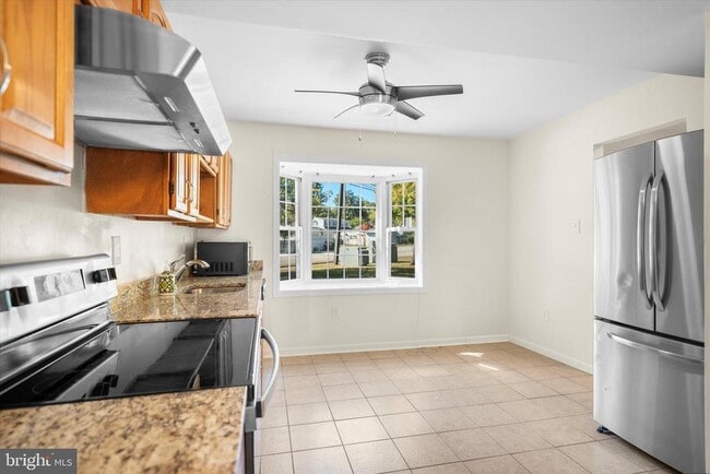 Building Photo - 14797 Tamarack Pl