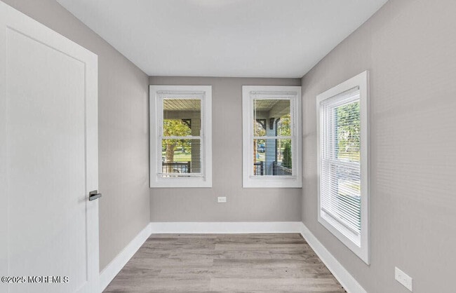 Building Photo - 700 Fifth Ave