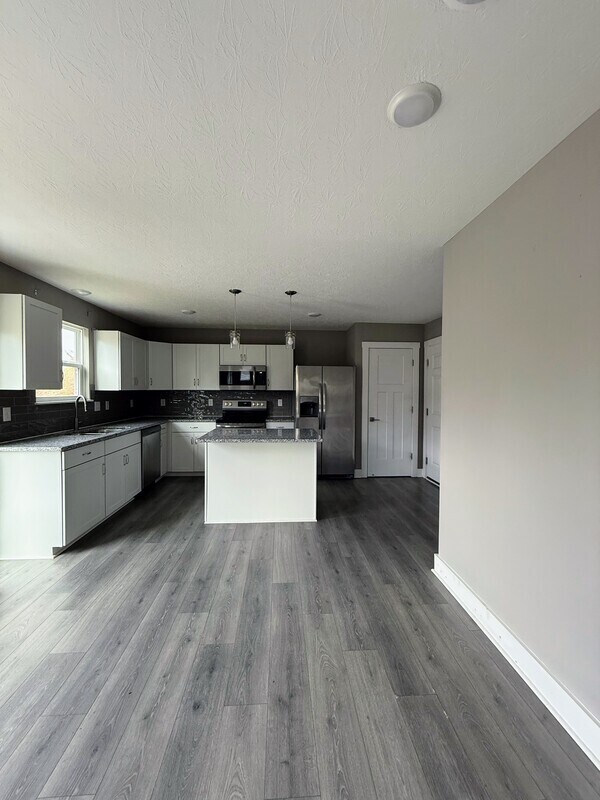 Building Photo - 2143 Pine Valley Dr