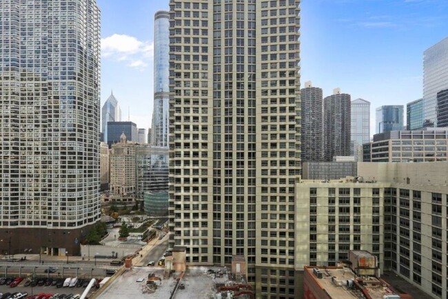 Foto del edificio - 505 N State St