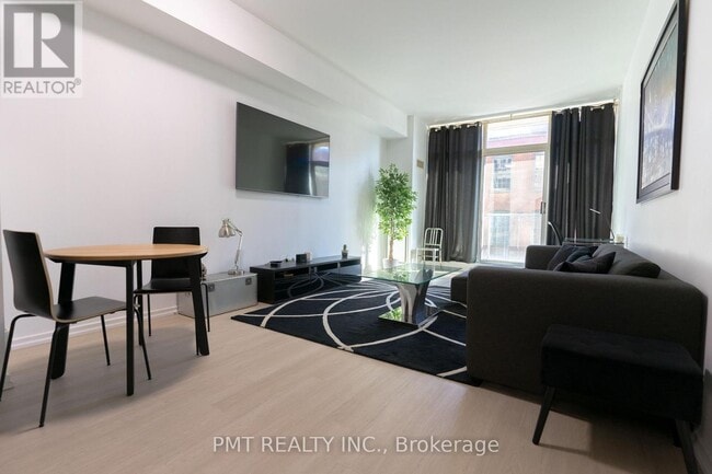 Building Photo - 388 Richmond St W