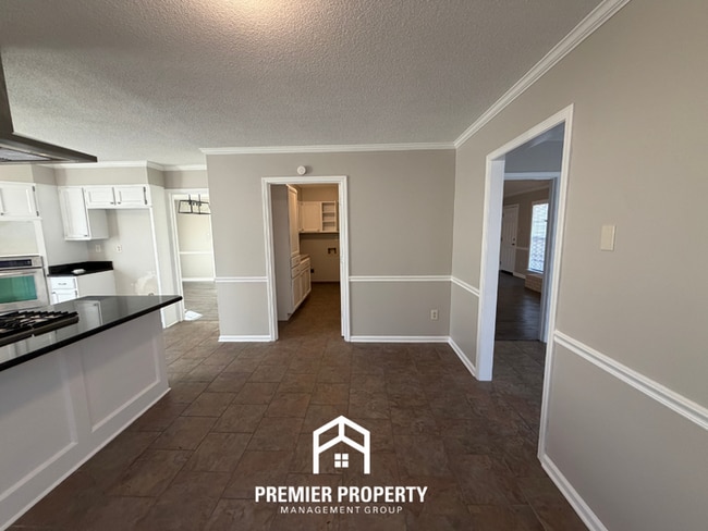 Building Photo - Newly Renovated 3BR Memphis Home with Vaulted Ceilings, Fireplace & Fenced Yard