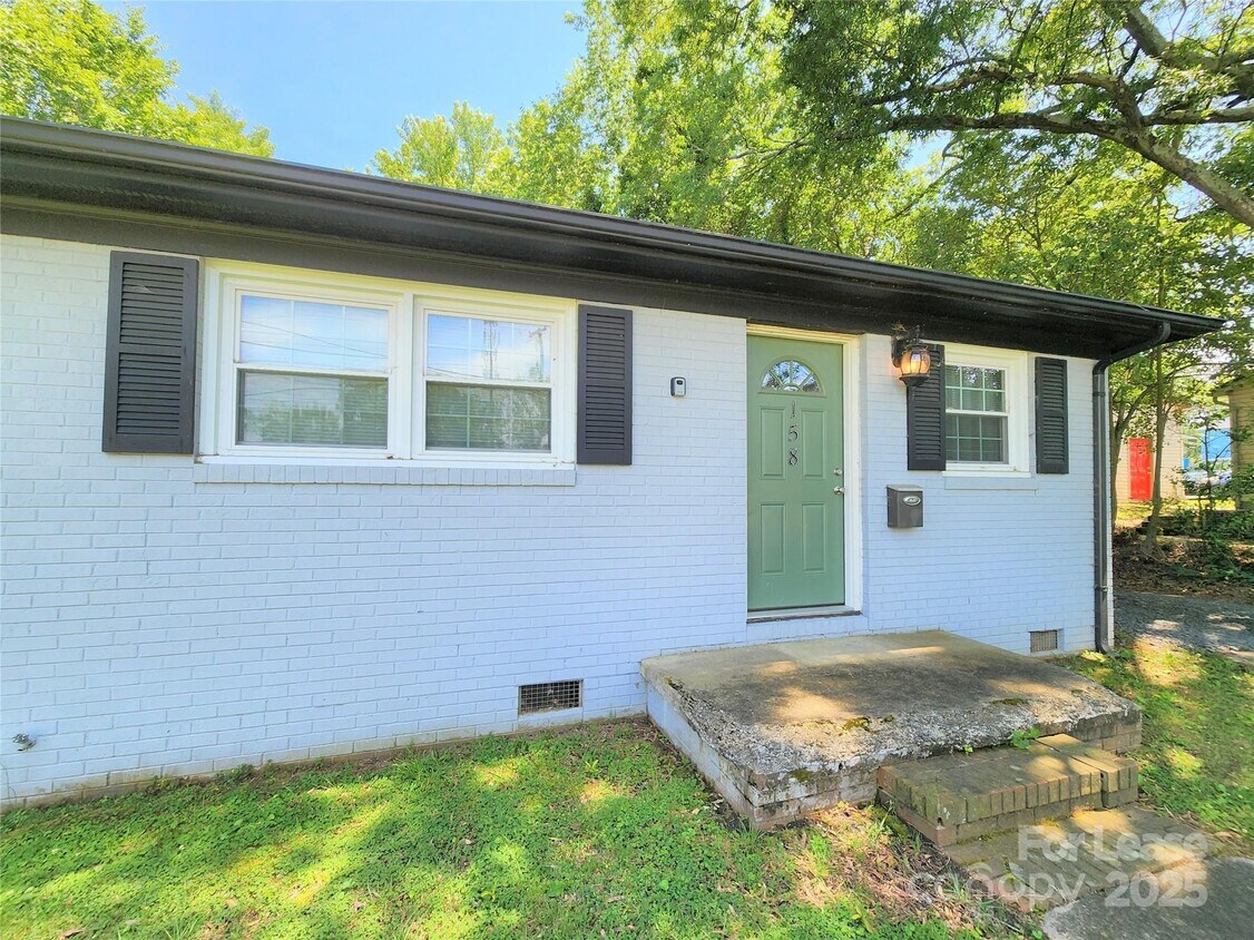 Foto principal - 158 Cabarrus Ave E